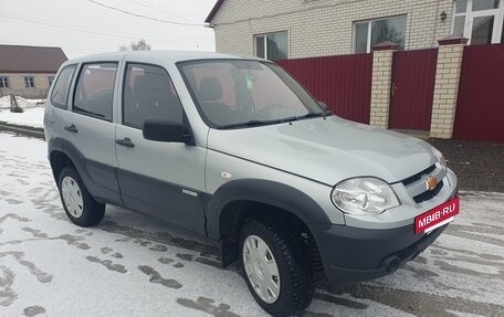 Chevrolet Niva I рестайлинг, 2015 год, 665 000 рублей, 5 фотография