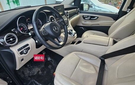 Mercedes-Benz V-Класс, 2017 год, 6 390 000 рублей, 7 фотография
