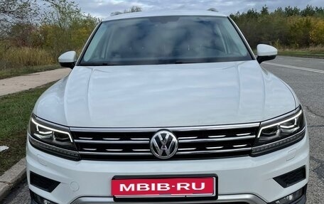 Volkswagen Tiguan II, 2018 год, 2 700 000 рублей, 1 фотография