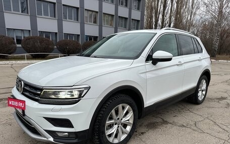 Volkswagen Tiguan II, 2018 год, 2 700 000 рублей, 2 фотография