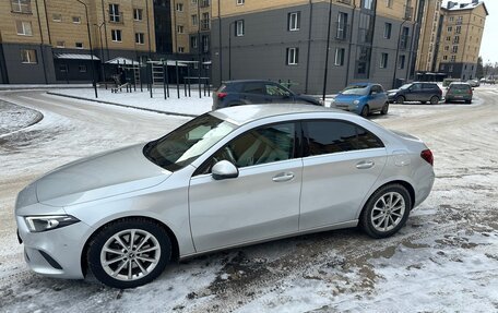 Mercedes-Benz A-Класс, 2019 год, 3 650 000 рублей, 4 фотография