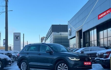 Volkswagen Tiguan II, 2021 год, 2 849 000 рублей, 1 фотография