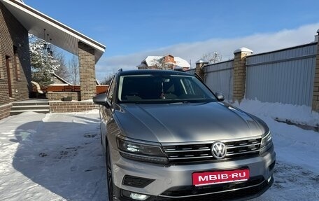 Volkswagen Tiguan II, 2017 год, 2 800 000 рублей, 1 фотография