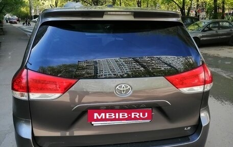 Toyota Sienna III, 2012 год, 2 000 000 рублей, 2 фотография