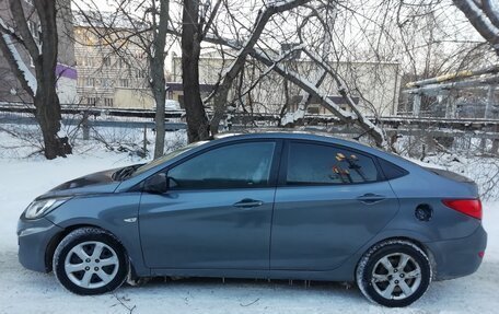 Hyundai Solaris II рестайлинг, 2013 год, 585 000 рублей, 3 фотография