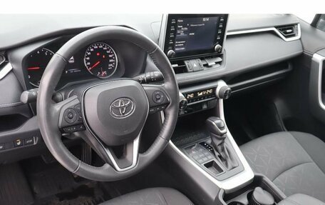 Toyota RAV4, 2021 год, 3 160 000 рублей, 6 фотография