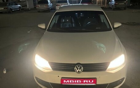 Volkswagen Jetta VI, 2011 год, 750 000 рублей, 2 фотография