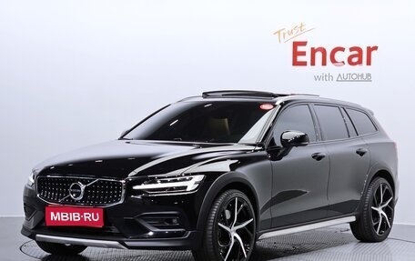 Volvo V60 II, 2021 год, 3 700 000 рублей, 1 фотография