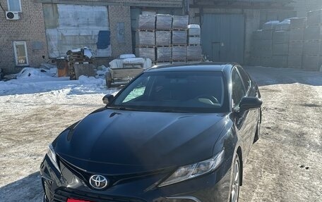 Toyota Camry, 2021 год, 2 750 000 рублей, 1 фотография