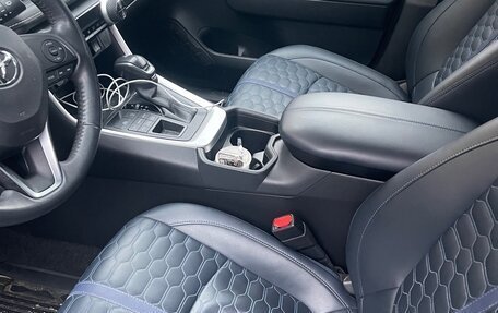Toyota RAV4, 2021 год, 3 800 000 рублей, 3 фотография