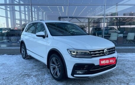 Volkswagen Tiguan II, 2018 год, 3 074 000 рублей, 2 фотография