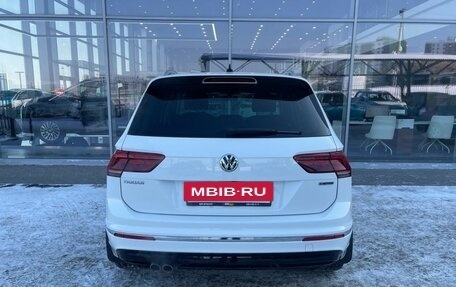 Volkswagen Tiguan II, 2018 год, 3 074 000 рублей, 5 фотография