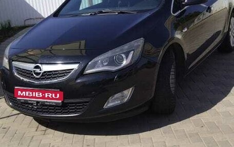 Opel Astra J, 2010 год, 700 000 рублей, 13 фотография