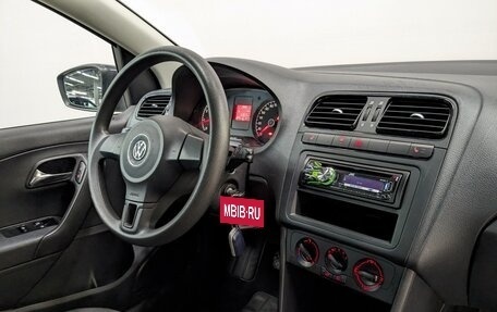 Volkswagen Polo VI (EU Market), 2012 год, 865 000 рублей, 24 фотография