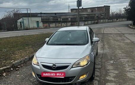 Opel Astra J, 2011 год, 700 000 рублей, 8 фотография