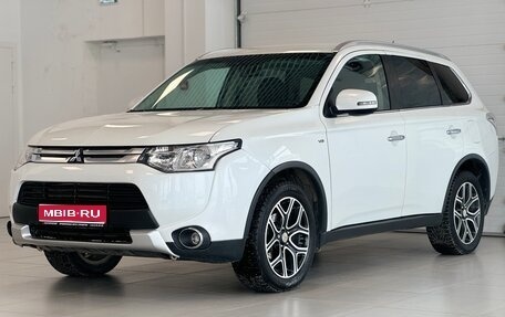 Mitsubishi Outlander III рестайлинг 3, 2014 год, 2 035 000 рублей, 1 фотография