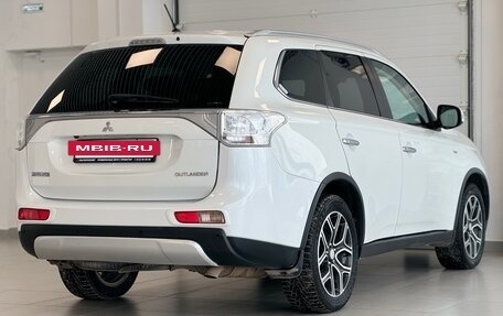 Mitsubishi Outlander III рестайлинг 3, 2014 год, 2 035 000 рублей, 7 фотография