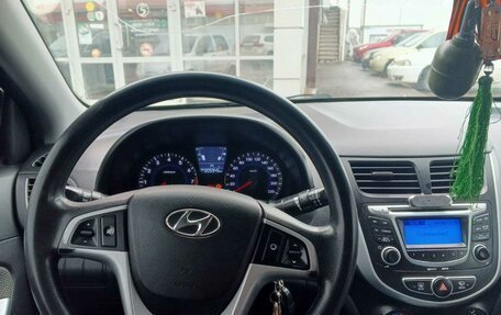 Hyundai Solaris II рестайлинг, 2012 год, 760 000 рублей, 3 фотография