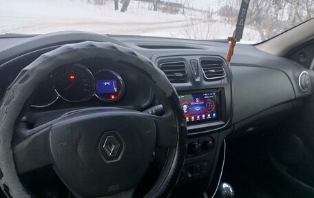 Renault Logan II, 2017 год, 550 000 рублей, 1 фотография