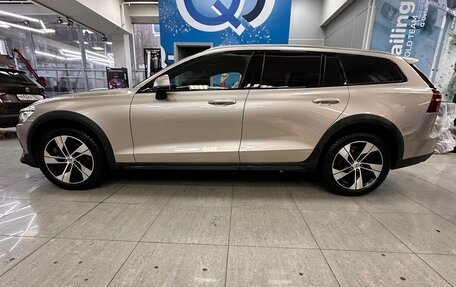 Volvo V60 Cross Country II, 2022 год, 6 880 000 рублей, 4 фотография