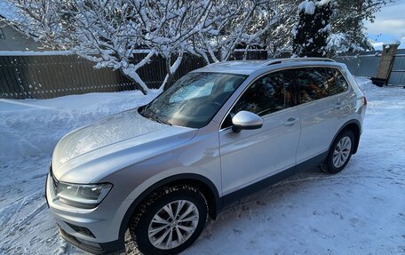 Volkswagen Tiguan II, 2019 год, 2 700 000 рублей, 3 фотография