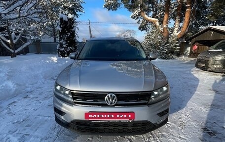 Volkswagen Tiguan II, 2019 год, 2 700 000 рублей, 2 фотография