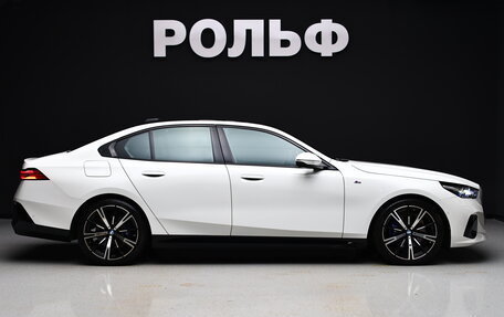 BMW 5 серия, 2024 год, 9 790 000 рублей, 6 фотография