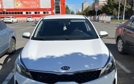 KIA Rio IV, 2021 год, 1 750 000 рублей, 2 фотография