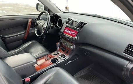 Toyota Highlander III, 2013 год, 2 300 000 рублей, 10 фотография