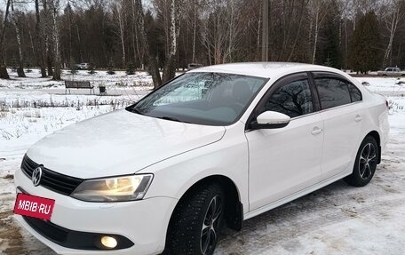 Volkswagen Jetta VI, 2013 год, 1 195 000 рублей, 2 фотография