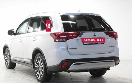 Mitsubishi Outlander III рестайлинг 3, 2019 год, 2 219 000 рублей, 7 фотография