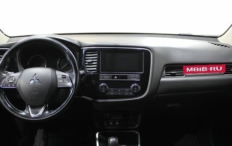 Mitsubishi Outlander III рестайлинг 3, 2019 год, 2 219 000 рублей, 14 фотография