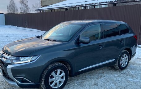 Mitsubishi Outlander III рестайлинг 3, 2015 год, 1 550 000 рублей, 2 фотография