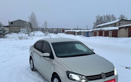 Volkswagen Polo VI (EU Market), 2012 год, 950 000 рублей, 2 фотография