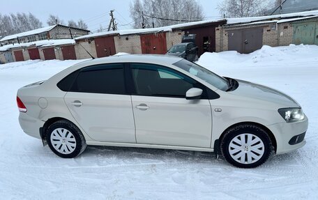 Volkswagen Polo VI (EU Market), 2012 год, 950 000 рублей, 3 фотография