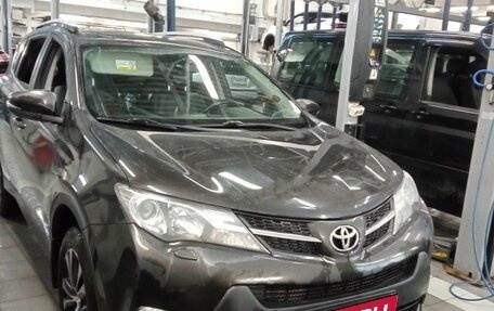 Toyota RAV4, 2015 год, 1 869 000 рублей, 2 фотография