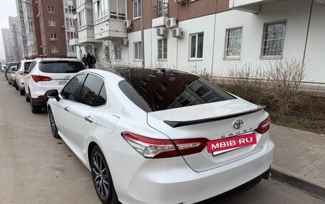 Toyota Camry, 2018 год, 3 650 000 рублей, 10 фотография