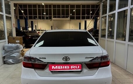 Toyota Camry, 2015 год, 2 600 000 рублей, 4 фотография