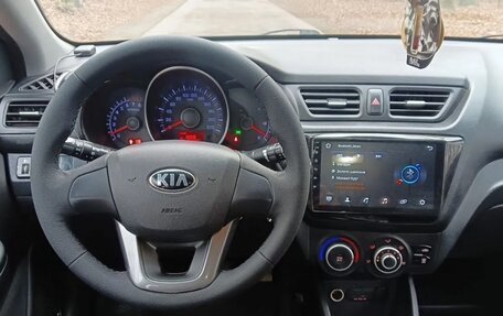 KIA Rio III рестайлинг, 2013 год, 700 000 рублей, 4 фотография