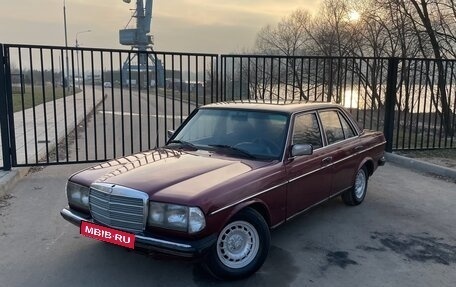 Mercedes-Benz W123, 1978 год, 279 000 рублей, 1 фотография