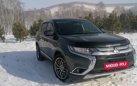 Mitsubishi Outlander III рестайлинг 3, 2018 год, 2 360 000 рублей, 3 фотография