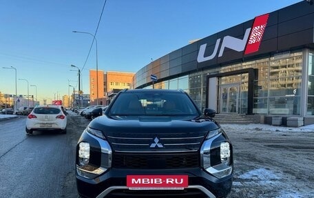Mitsubishi Outlander, 2023 год, 3 999 000 рублей, 2 фотография