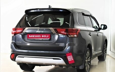 Mitsubishi Outlander III рестайлинг 3, 2019 год, 2 835 000 рублей, 4 фотография