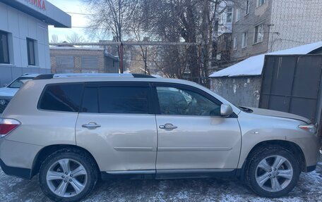 Toyota Highlander III, 2010 год, 1 300 000 рублей, 3 фотография