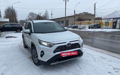 Toyota RAV4, 2020 год, 2 820 000 рублей, 2 фотография