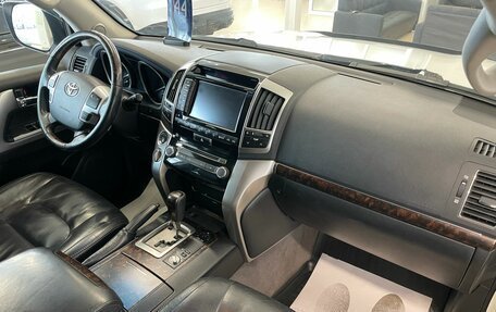 Toyota Land Cruiser 200, 2015 год, 4 899 000 рублей, 13 фотография