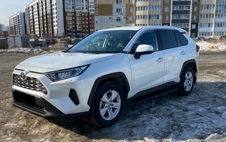 Toyota RAV4, 2020 год, 3 300 000 рублей, 7 фотография