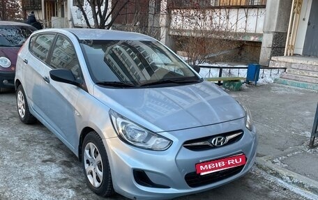 Hyundai Solaris II рестайлинг, 2011 год, 750 000 рублей, 2 фотография