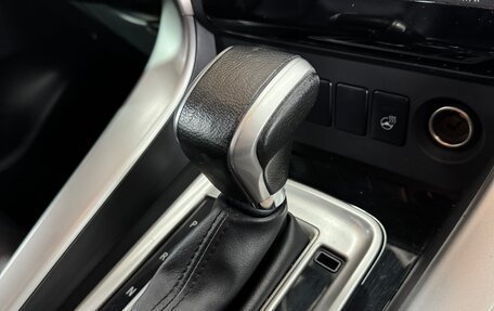 Mitsubishi Pajero Sport III рестайлинг, 2017 год, 3 350 000 рублей, 32 фотография