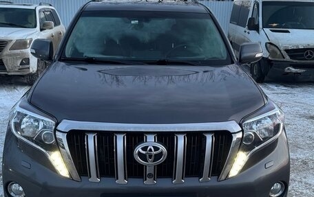 Toyota Land Cruiser Prado 150 рестайлинг 2, 2016 год, 4 750 000 рублей, 13 фотография